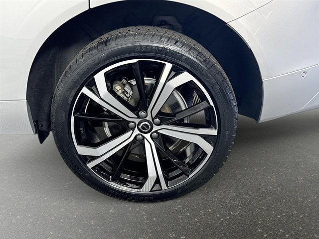 2023 Volvo XC60 Ultimate Dark Theme
