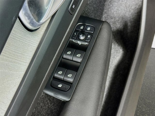 2026 Volvo XC40 Plus