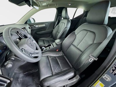 2023 Volvo XC40 Plus Bright Theme