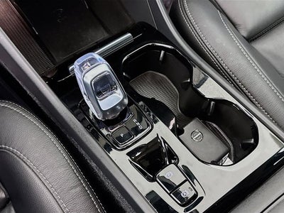 2023 Volvo XC40 Plus Bright Theme