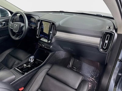 2023 Volvo XC40 Plus Bright Theme