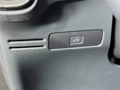 2023 Volvo XC40 Plus Bright Theme