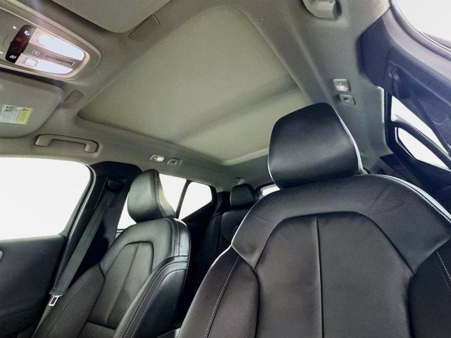 2023 Volvo XC40 Plus Bright Theme