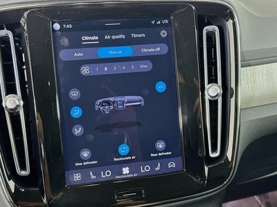 2023 Volvo XC40 Plus Bright Theme