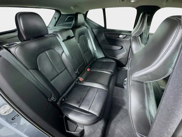 2023 Volvo XC40 Plus Bright Theme