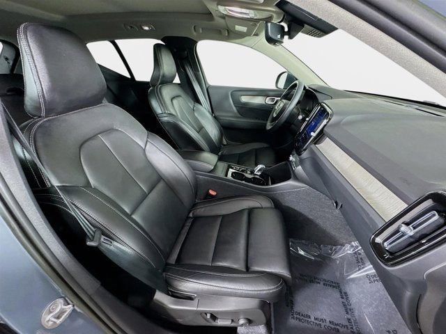 2023 Volvo XC40 Plus Bright Theme