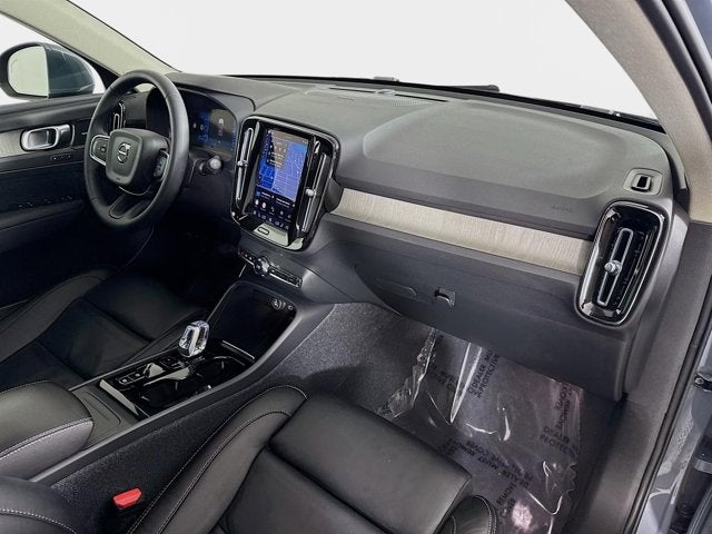 2023 Volvo XC40 Plus Bright Theme