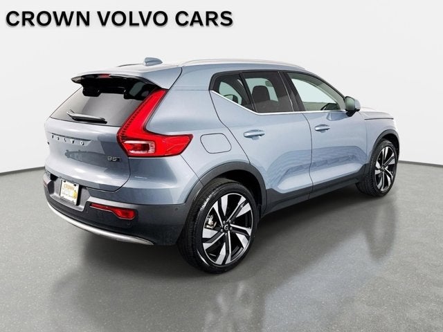 2023 Volvo XC40 Plus Bright Theme