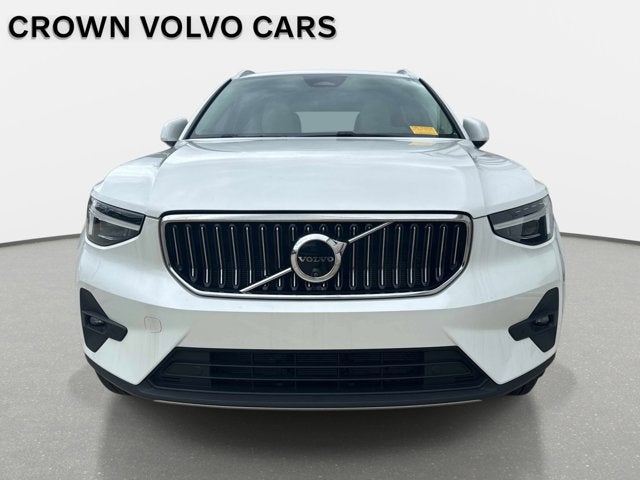 2025 Volvo XC40 Ultra Bright Theme