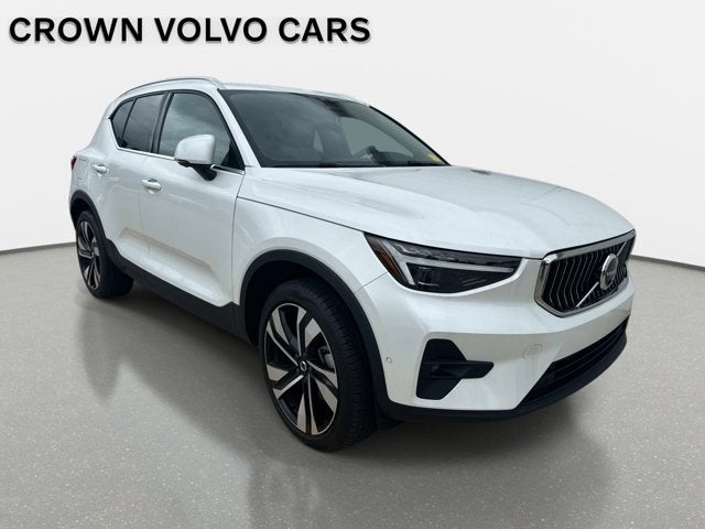 2025 Volvo XC40 Ultra Bright Theme