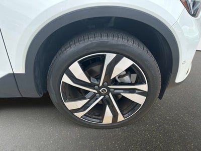 2025 Volvo XC40 Ultra Bright Theme