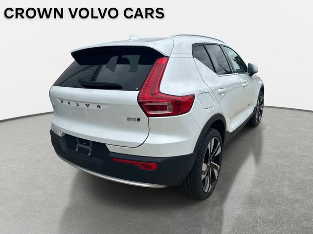 2025 Volvo XC40 Ultra Bright Theme