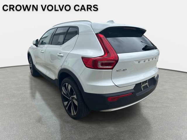 2025 Volvo XC40 Ultra Bright Theme