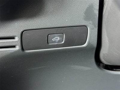 2024 Volvo XC40 Ultimate Bright Theme