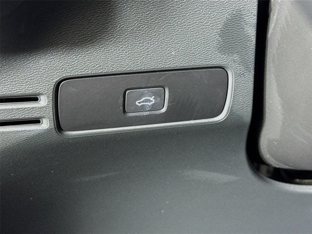 2024 Volvo XC40 Ultimate Bright Theme