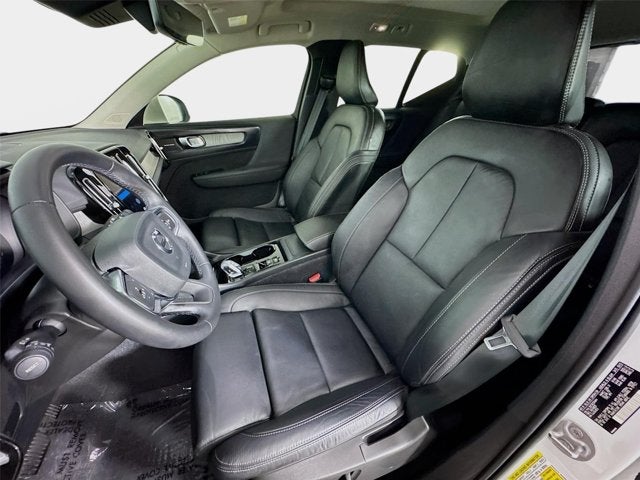 2024 Volvo XC40 Ultimate Bright Theme