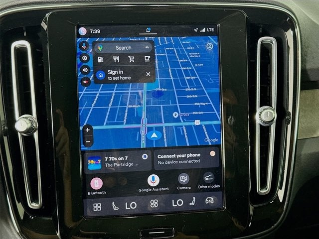 2024 Volvo XC40 Ultimate Bright Theme