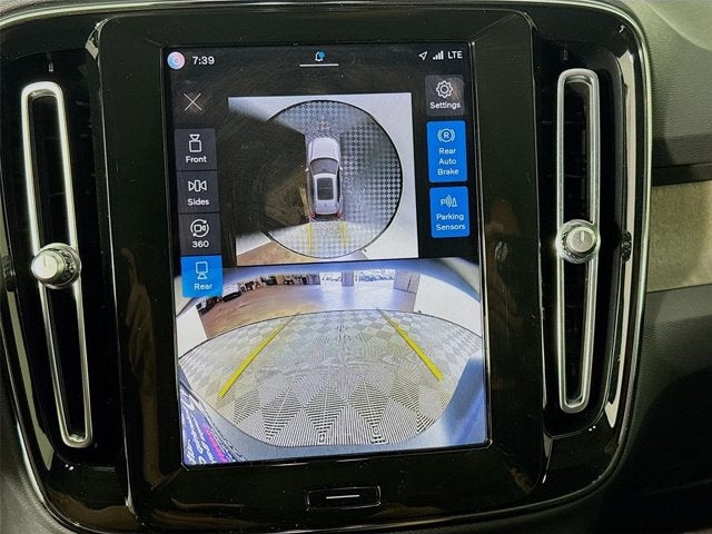 2024 Volvo XC40 Ultimate Bright Theme