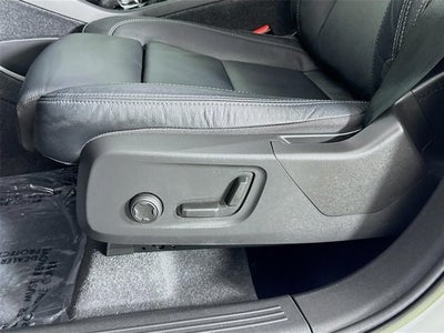 2024 Volvo XC40 Ultimate Bright Theme