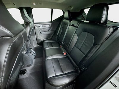 2024 Volvo XC40 Ultimate Bright Theme