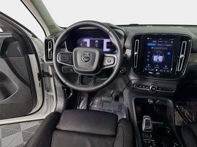 2024 Volvo XC40 Ultimate Bright Theme