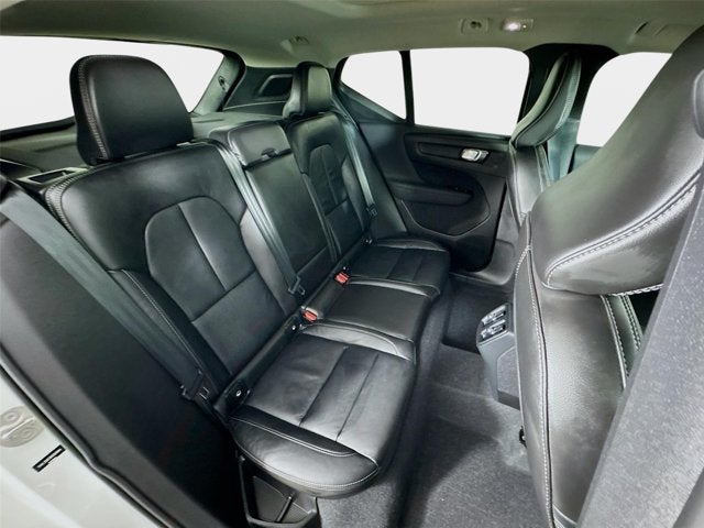 2024 Volvo XC40 Ultimate Bright Theme