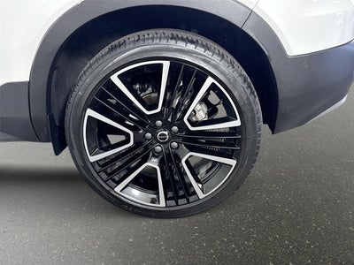 2024 Volvo XC40 Ultimate Bright Theme