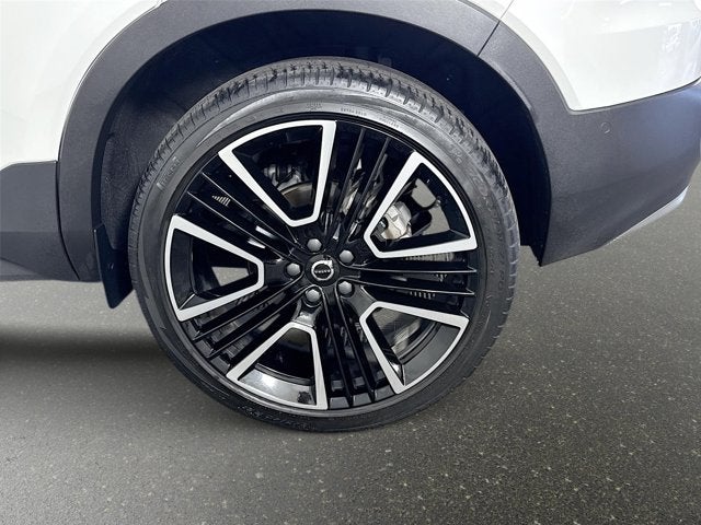 2024 Volvo XC40 Ultimate Bright Theme