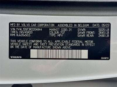 2024 Volvo XC40 Ultimate Bright Theme