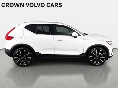 2024 Volvo XC40 Ultimate Bright Theme