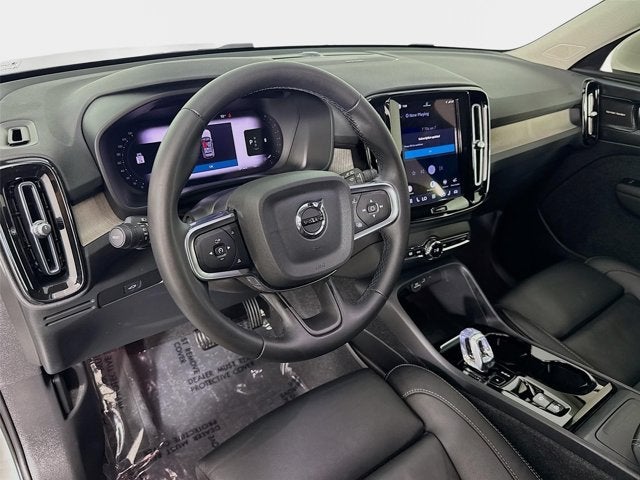 2024 Volvo XC40 Ultimate Bright Theme