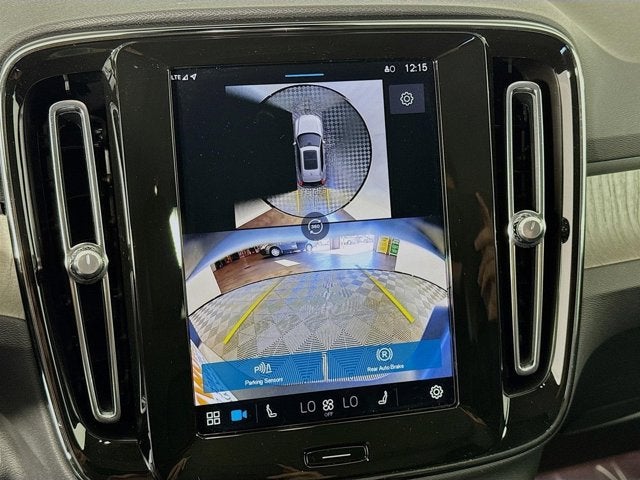 2024 Volvo XC40 Ultimate Bright Theme