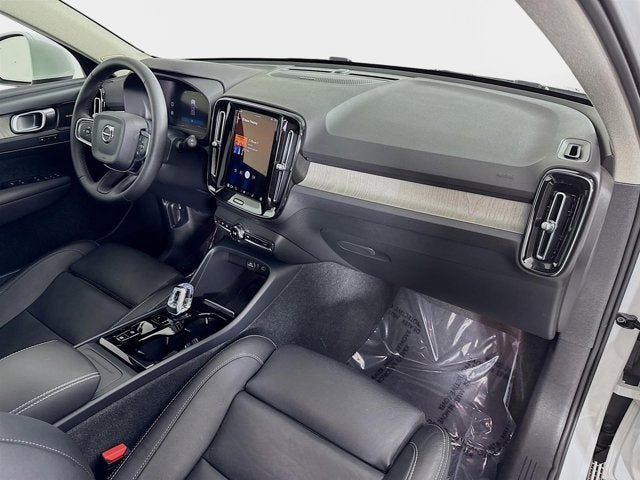 2024 Volvo XC40 Ultimate Bright Theme
