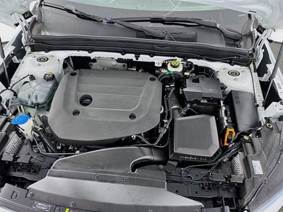 2024 Volvo XC40 Ultimate Bright Theme