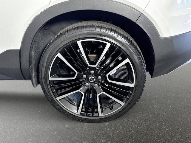 2024 Volvo XC40 Ultimate Bright Theme