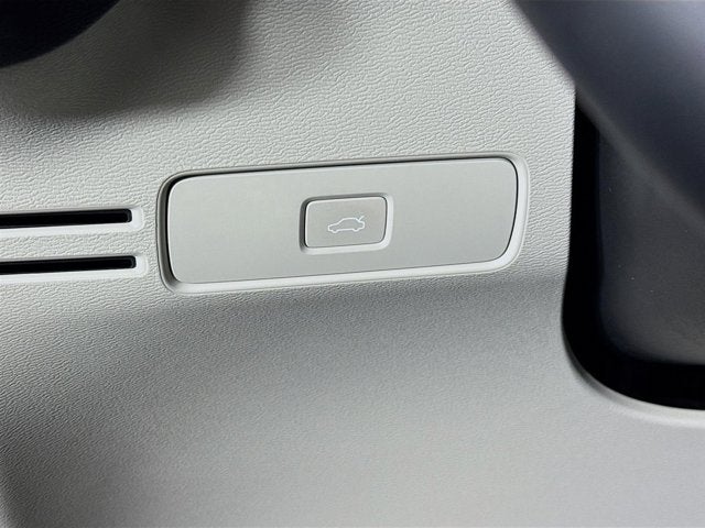 2023 Volvo XC40 Plus Dark Theme