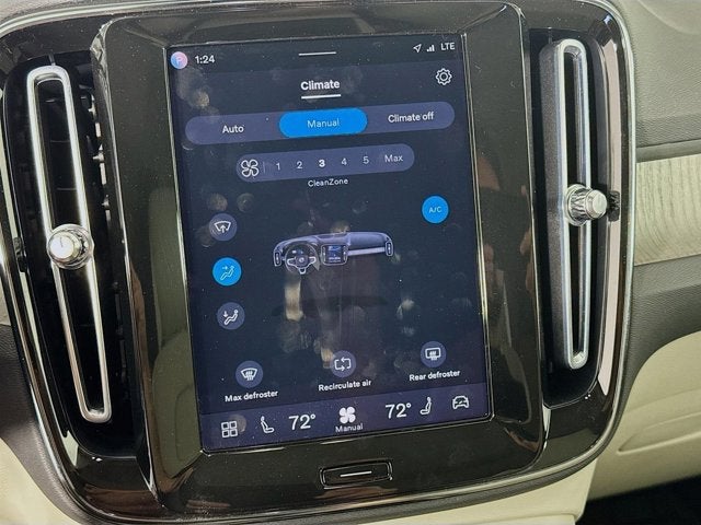 2023 Volvo XC40 Plus Dark Theme