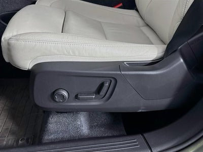 2023 Volvo XC40 Plus Dark Theme