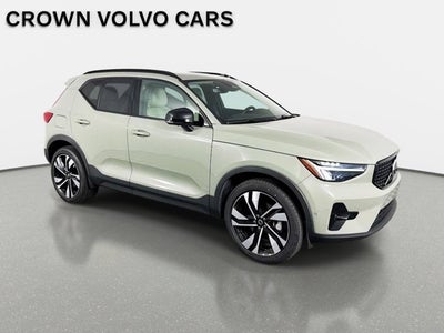 2023 Volvo XC40 Plus Dark Theme