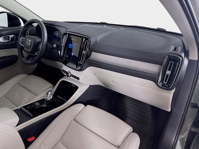 2023 Volvo XC40 Plus Dark Theme