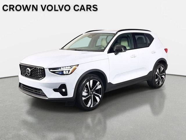 2024 Volvo XC40 Plus Dark Theme