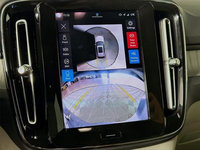 2024 Volvo XC40 Plus Dark Theme