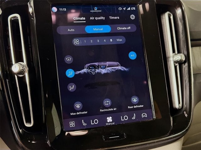 2024 Volvo XC40 Plus Dark Theme