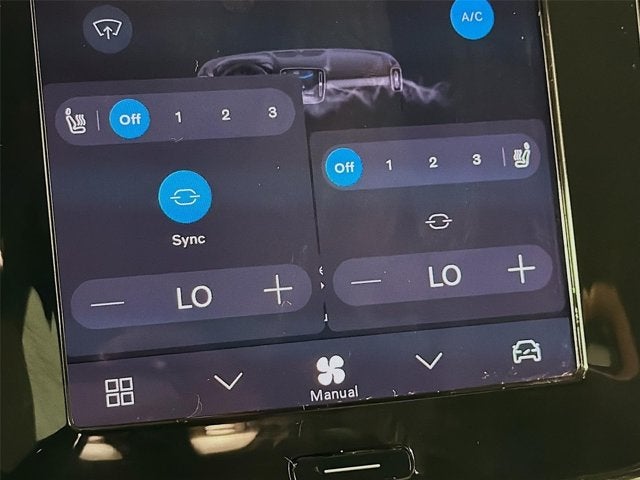 2024 Volvo XC40 Plus Dark Theme