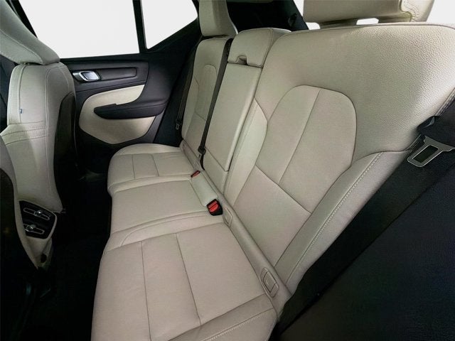 2024 Volvo XC40 Plus Dark Theme