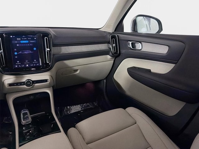 2024 Volvo XC40 Plus Dark Theme