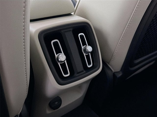 2024 Volvo XC40 Plus Dark Theme