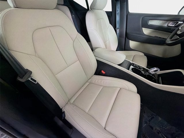 2024 Volvo XC40 Plus Dark Theme
