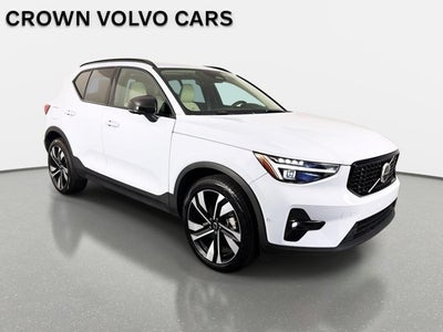 2024 Volvo XC40 Plus Dark Theme