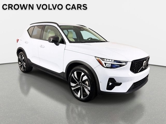 2024 Volvo XC40 Plus Dark Theme